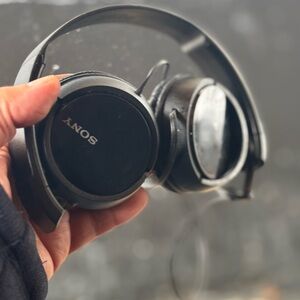 Sony Black Over-Ear Sound Headphones / Noise Cancellation